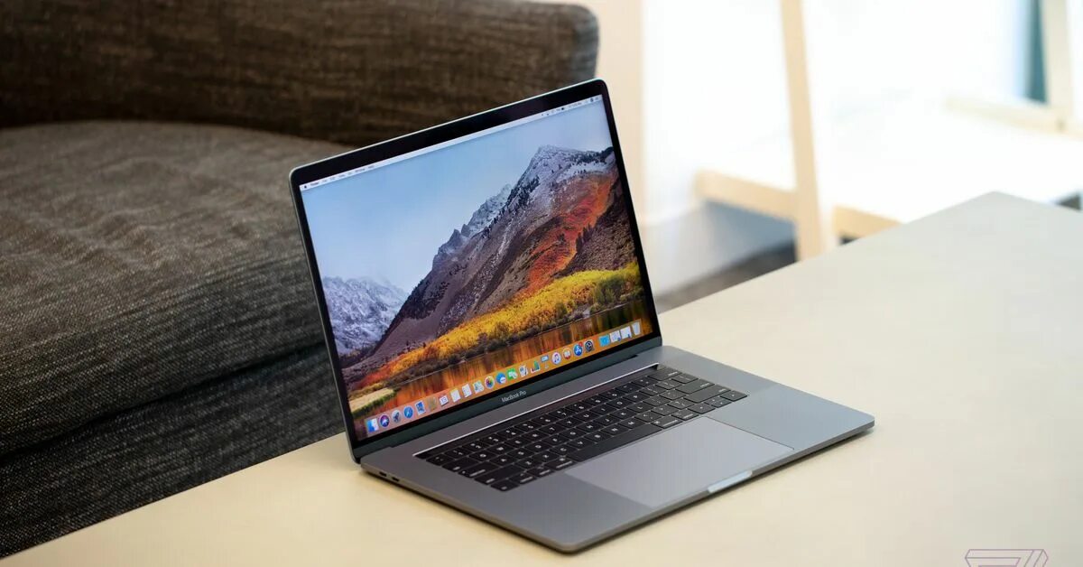 Выбор макбук. Макбук 2022. Apple macbook 2022. Стопка ноутбуков. Macbook pro 13 retina 2015.