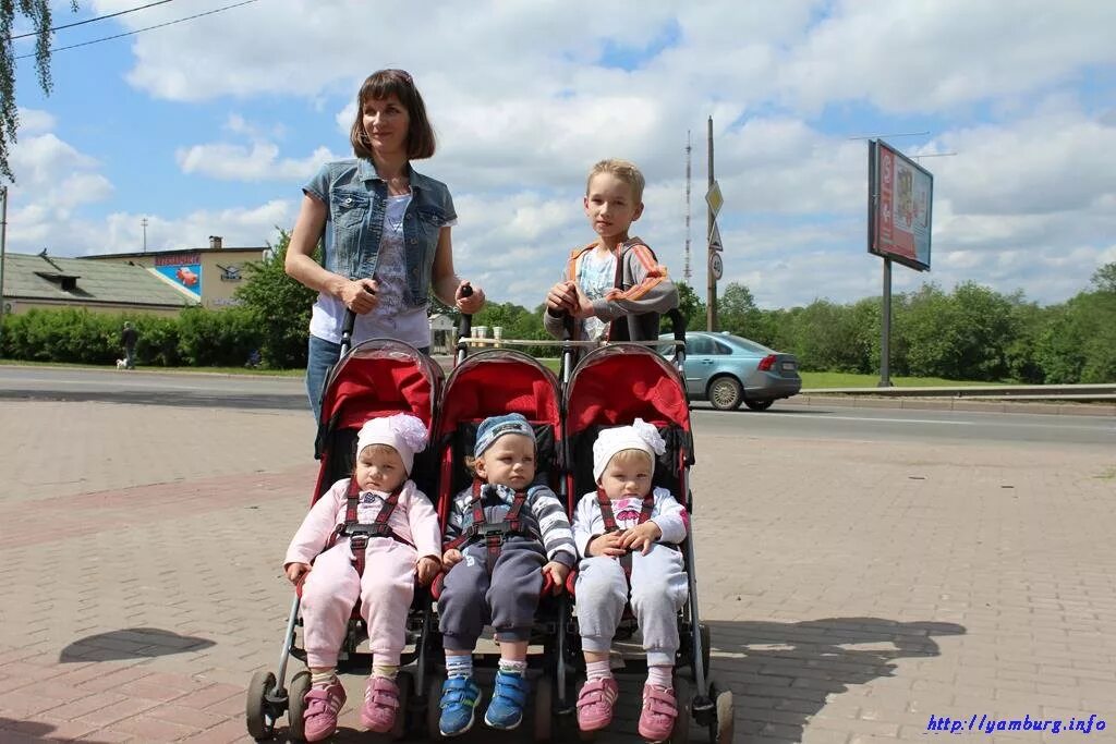 Встреча близнецов. Усть-катав центр помощи детям. Встреча близнецов. Двойняшки петросян фото. Встреча близнецов.