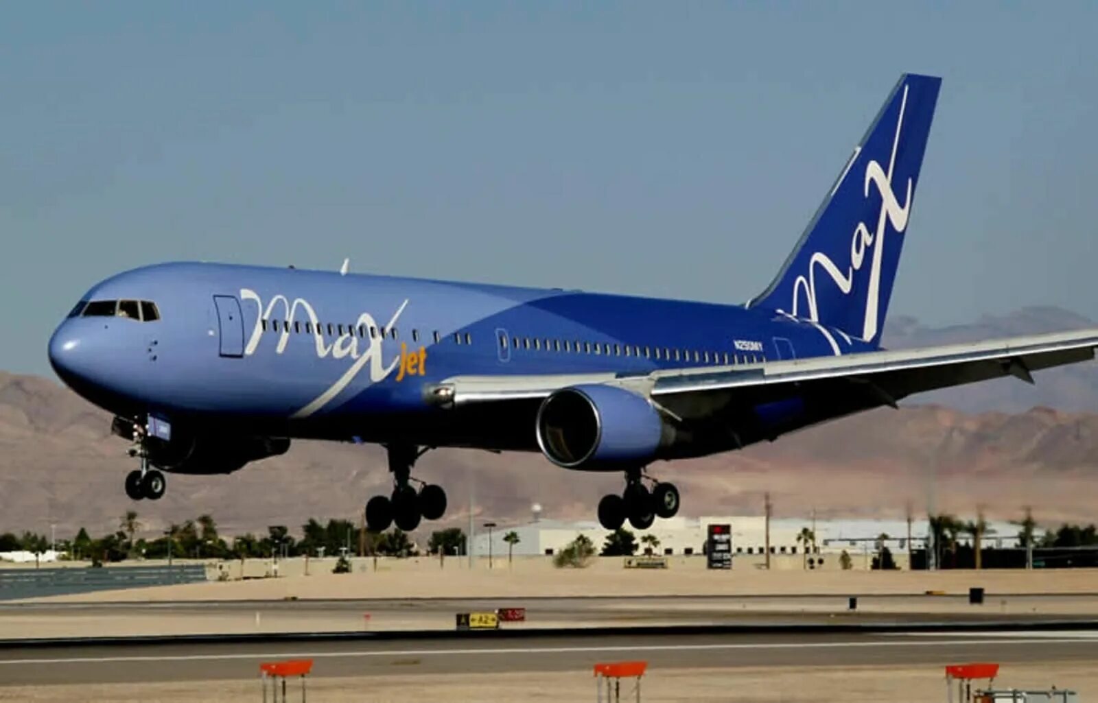 Боинг 767-300er. 767-300 s7. Самолет боинг 767. Boeing 767-300er. Самолёт боинг 767.