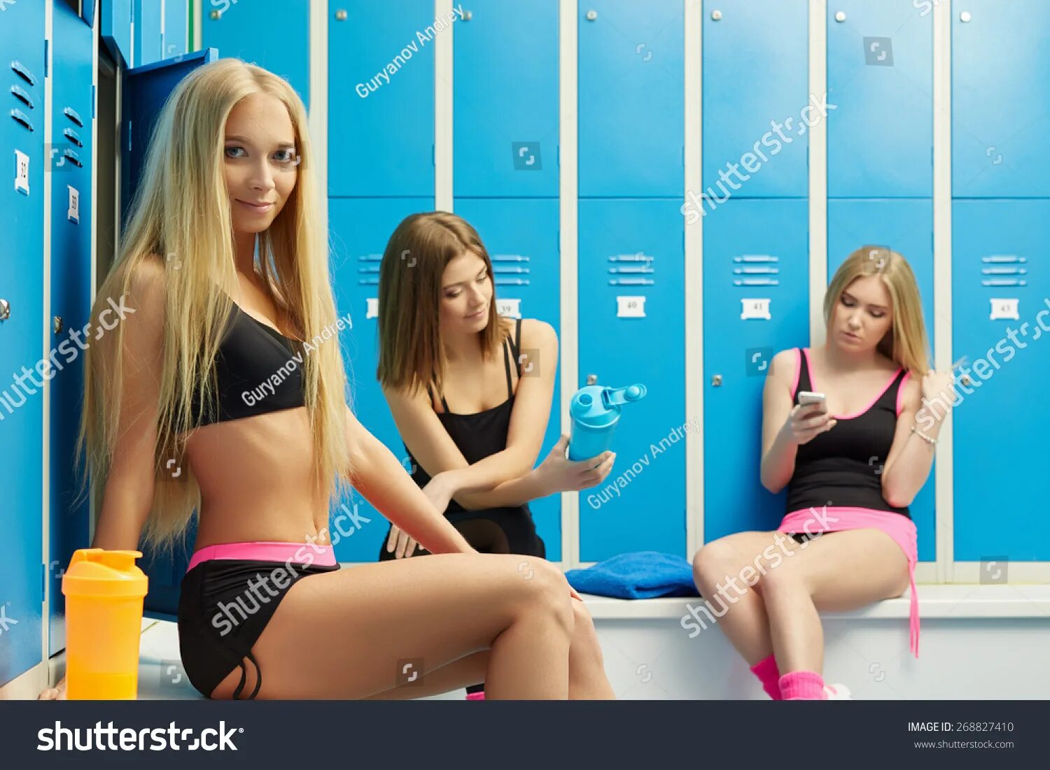 Молоденькие в примерочной