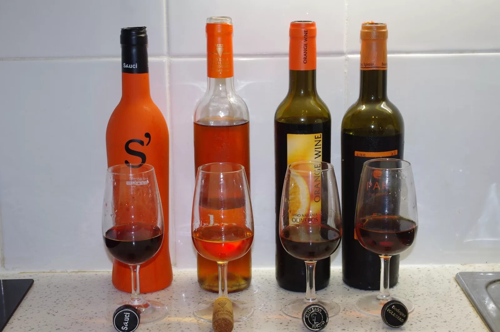 необычные винные бокалы. странные вина. вино с необычной этикеткой. декантер simple wine. креативные бутылки вина.