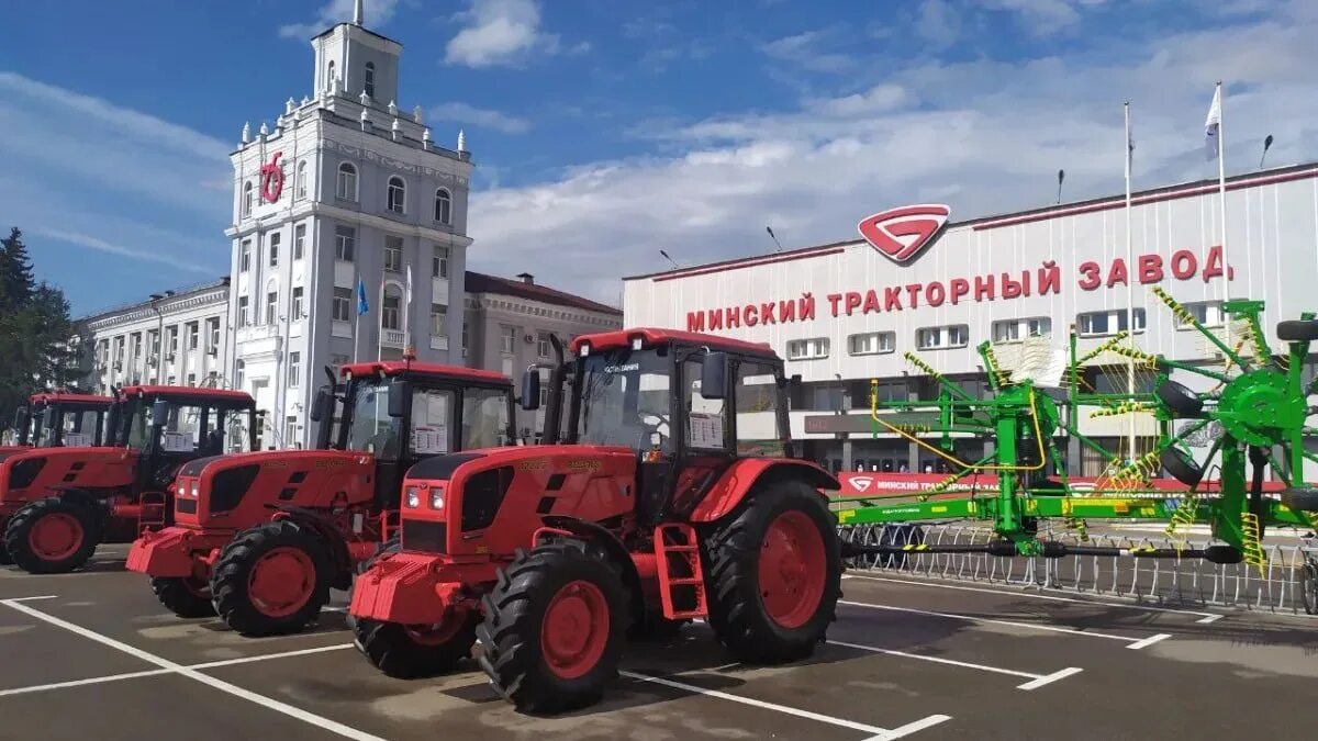 Тракторы минский тракторный завод. Трактора мтз минского завода. Мтз минск минский тракторный завод. Трактора минского тракторного завода белоруссии. Тракторы минский тракторный завод.