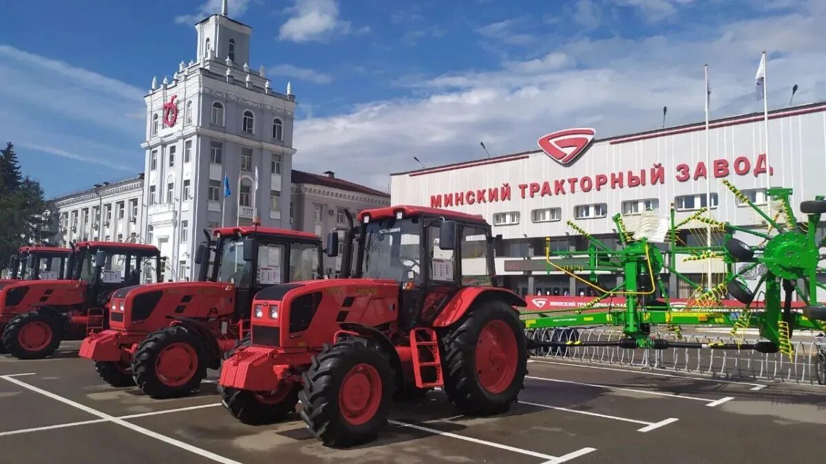 Трактор минского завода. ОАО "Минский тракторный завод" (МТЗ). Трактора Минского тракторного завода Белоруссии. Минский МТЗ завод. Трактора МТЗ Минского завода.