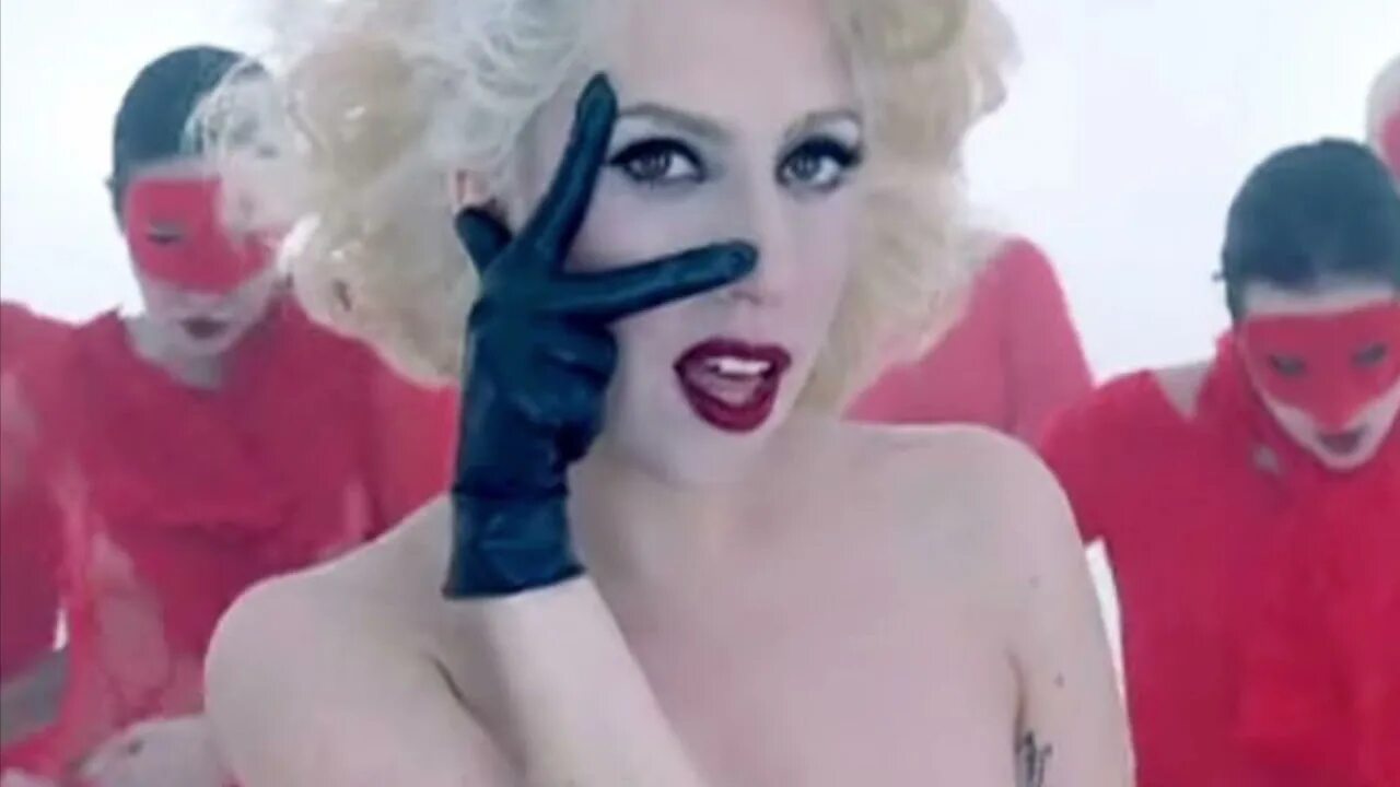 Леди гага ма ма ма. Леди Гага Bad Romance. Леди Гага из клипа бэд ромэнс.