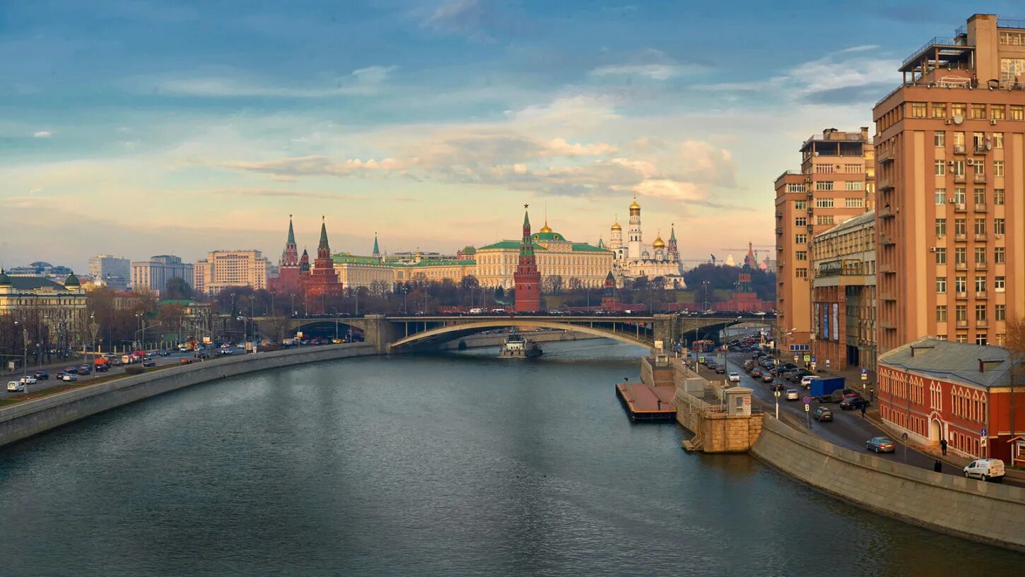 Кремлевская набережная 1 москва. Пейзажи москвы реки. Пречистенская набережная москва. Бородинский мост колоннада. Дорогомиловский бородинский мост.