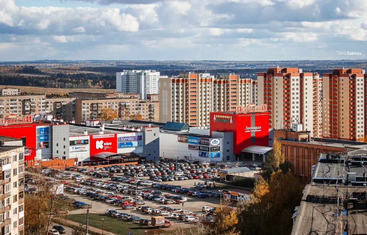 Петровский Ижевск торговый центр. Петровский ТЦ город Ижевск. ТЦ Петровский Ижевск магазины. Петровский Ижевск торговый центр магазины. Организации г ижевск