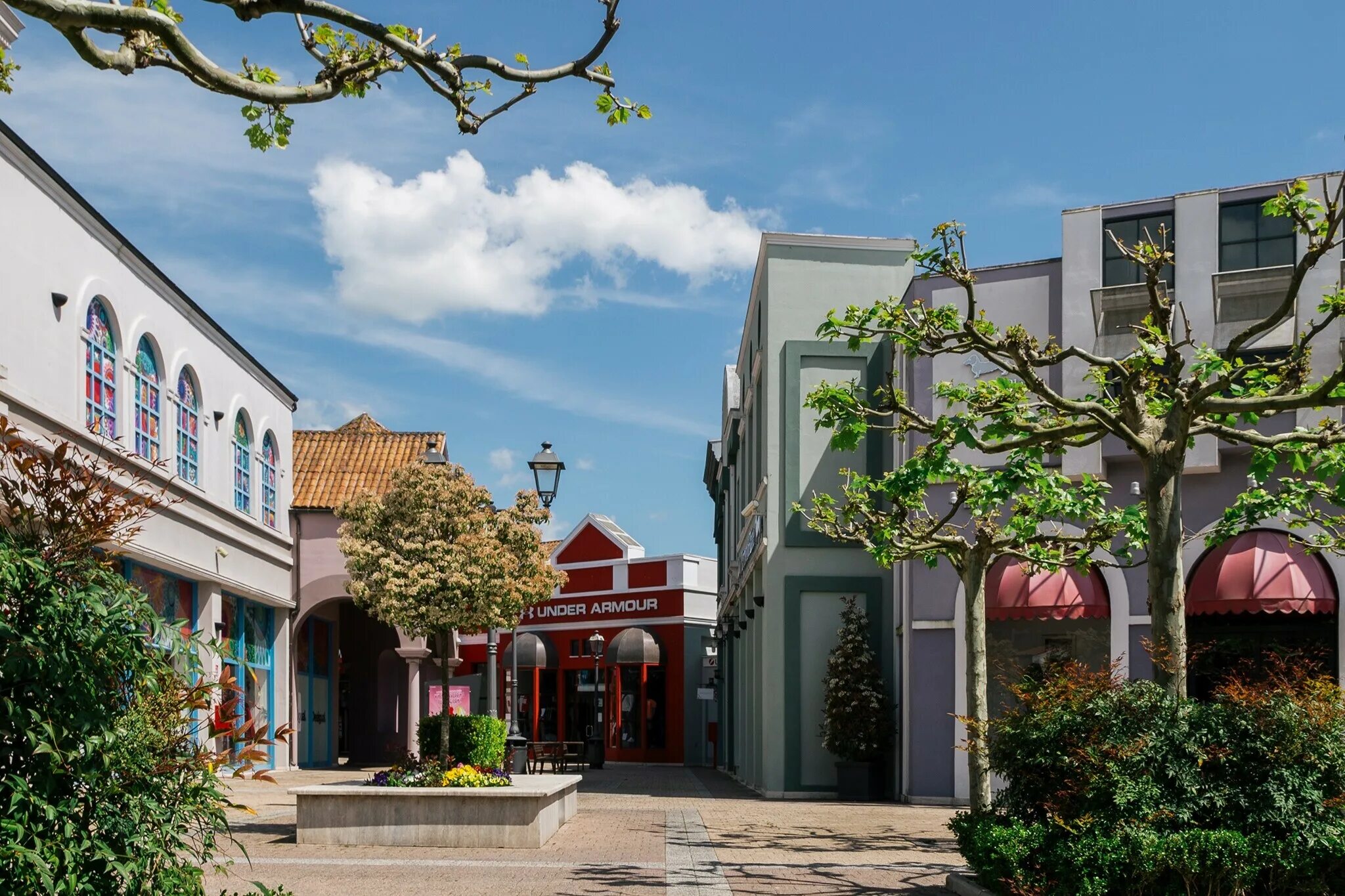 Тц outlet village белая дача. Аутлет 2024. Аутлет. Аутлет российских дизайнеров. Аутлет 2024.