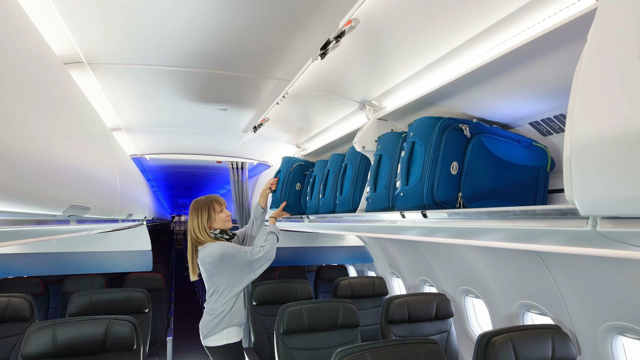 Что можно в салон самолета. Аэробус а320 багажные полки. airbus a320neo багажный отсек. airbus a321 neo аэрофлот салон. аэрофлот а320 нео салон.