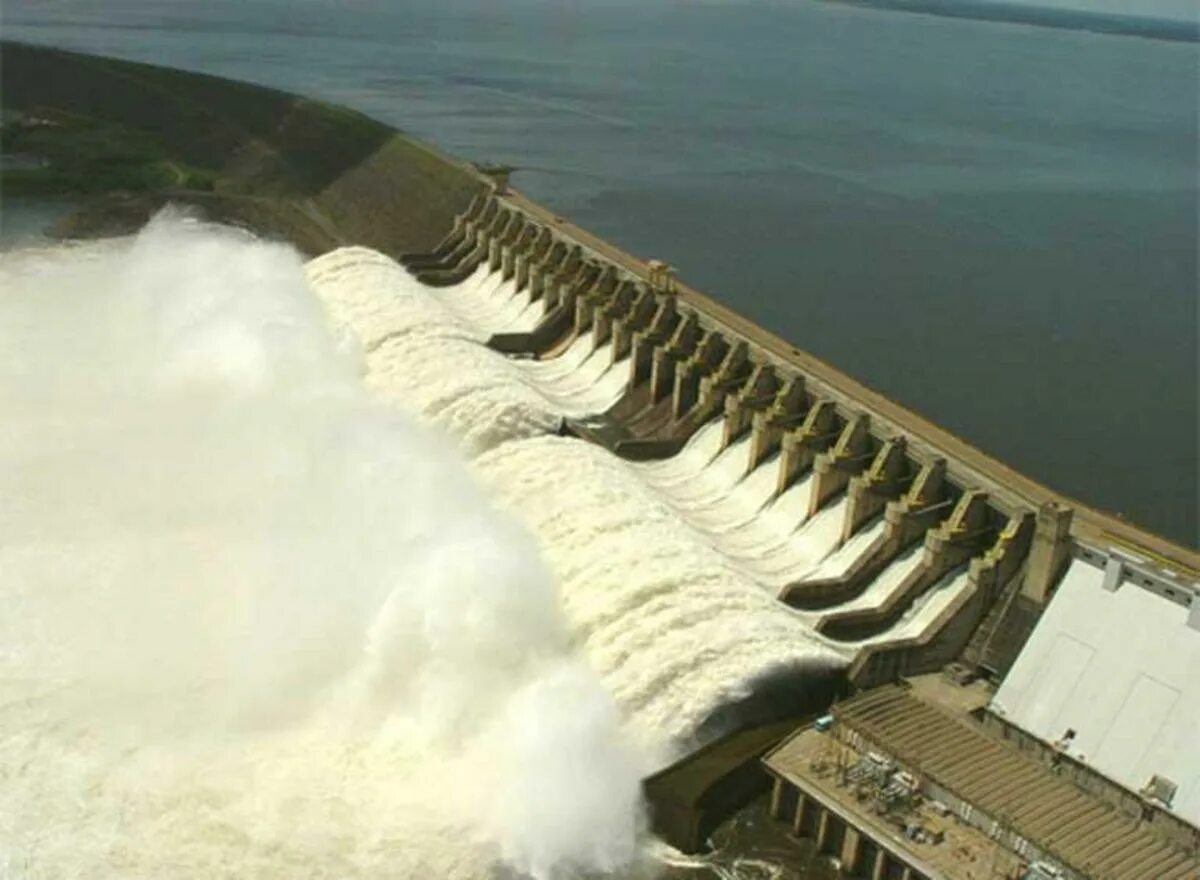 ГЭС Тукуруи Бразилия. Плотина Тукуруи (Tucuruí dam), Бразилия. Плотина Итайпу. Плотина Итайпу в Бразилии. Люди перегородили реку большой плотиной вода