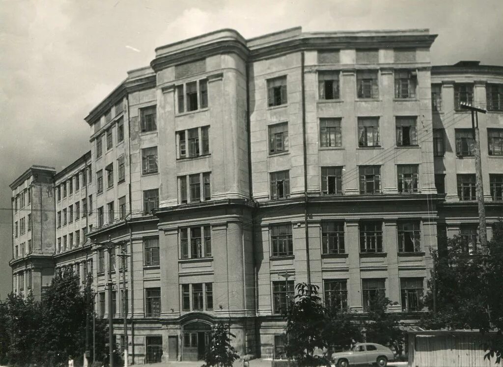 Молодогвардейская 194 самгту. Куйбышевский инженерно-строительный институт им а. Здание института гидропроект самара. Авиационного института г. Куйбышевский политехнический институт.