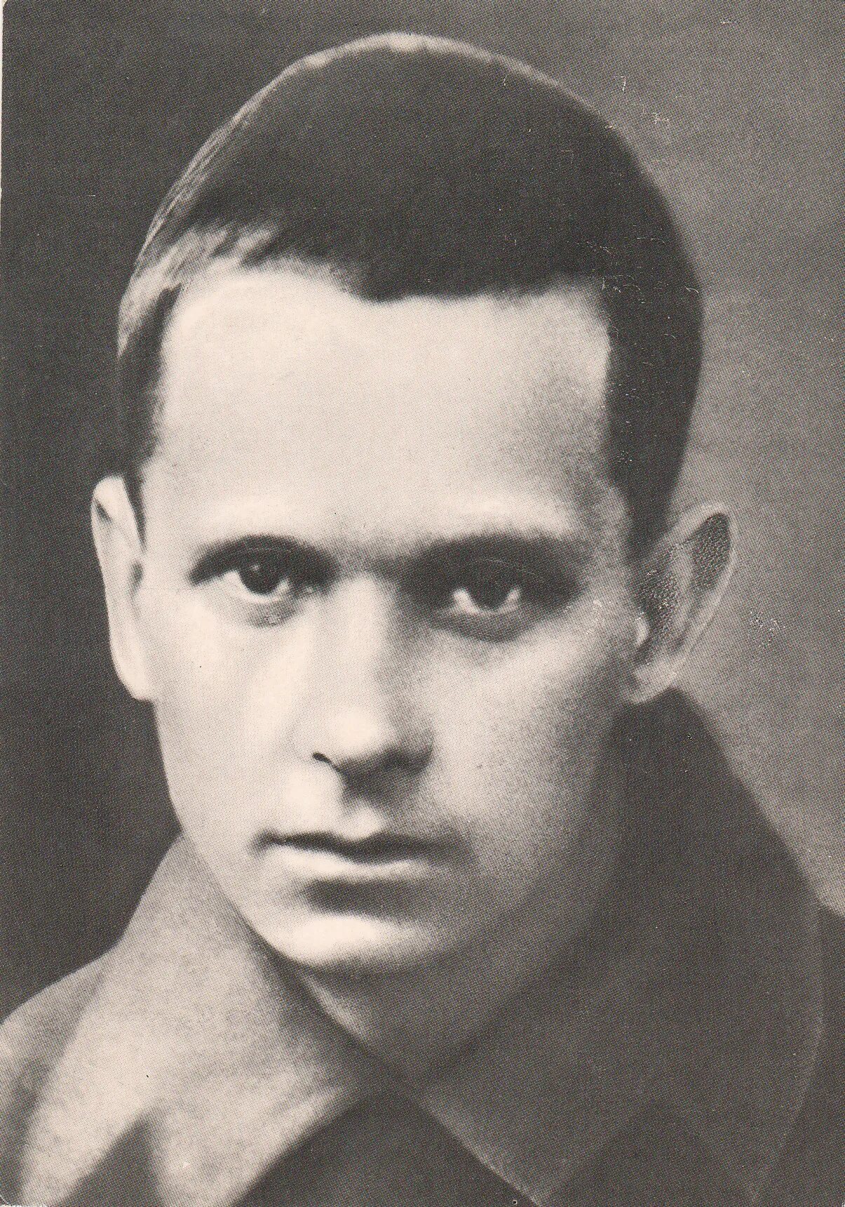 Абрамов писатель. Фёдор Александрович Абрамов 1942. Абрамов портрет.