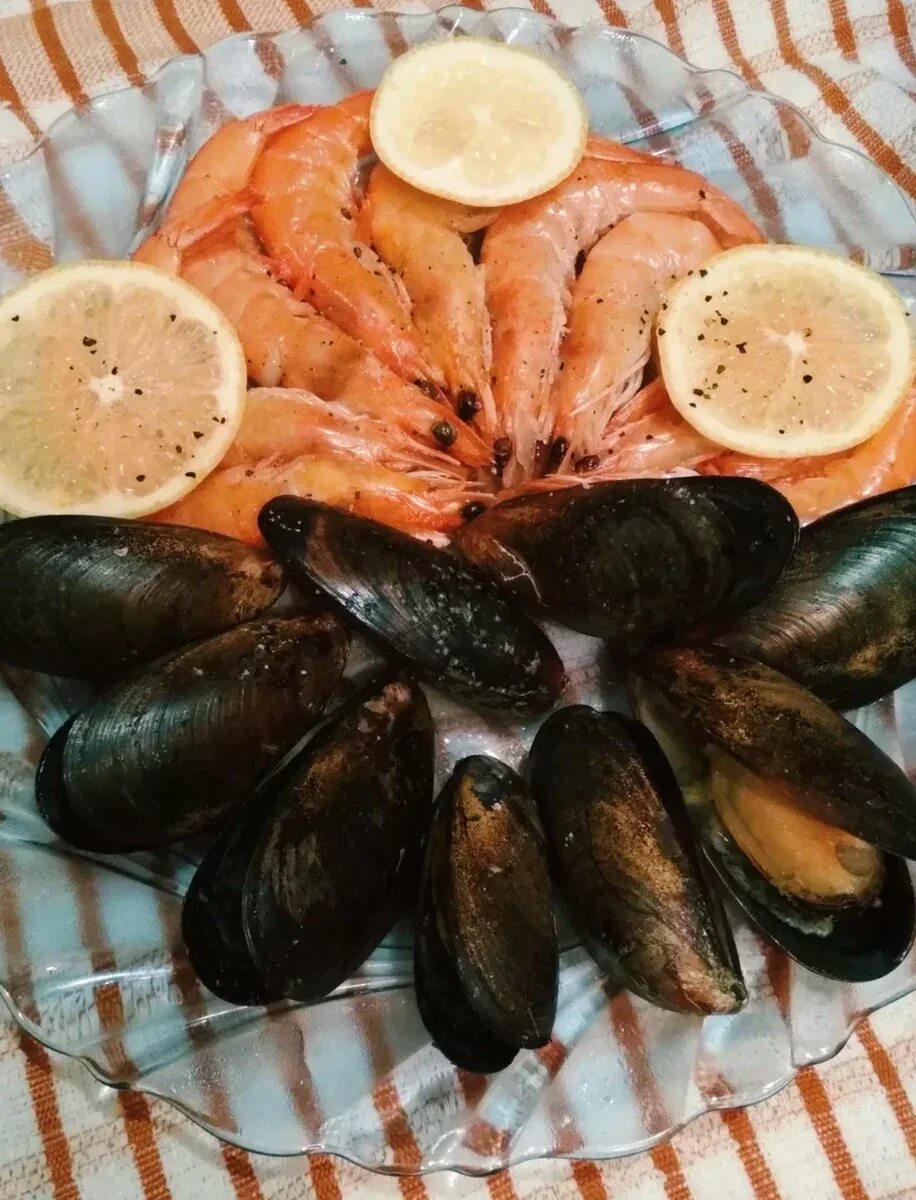 Морепродукты деликатесы. Стол с морепродуктами. Лангустины l1. Морские ракообразные тайланда. Морепродукты мидии устрицы.