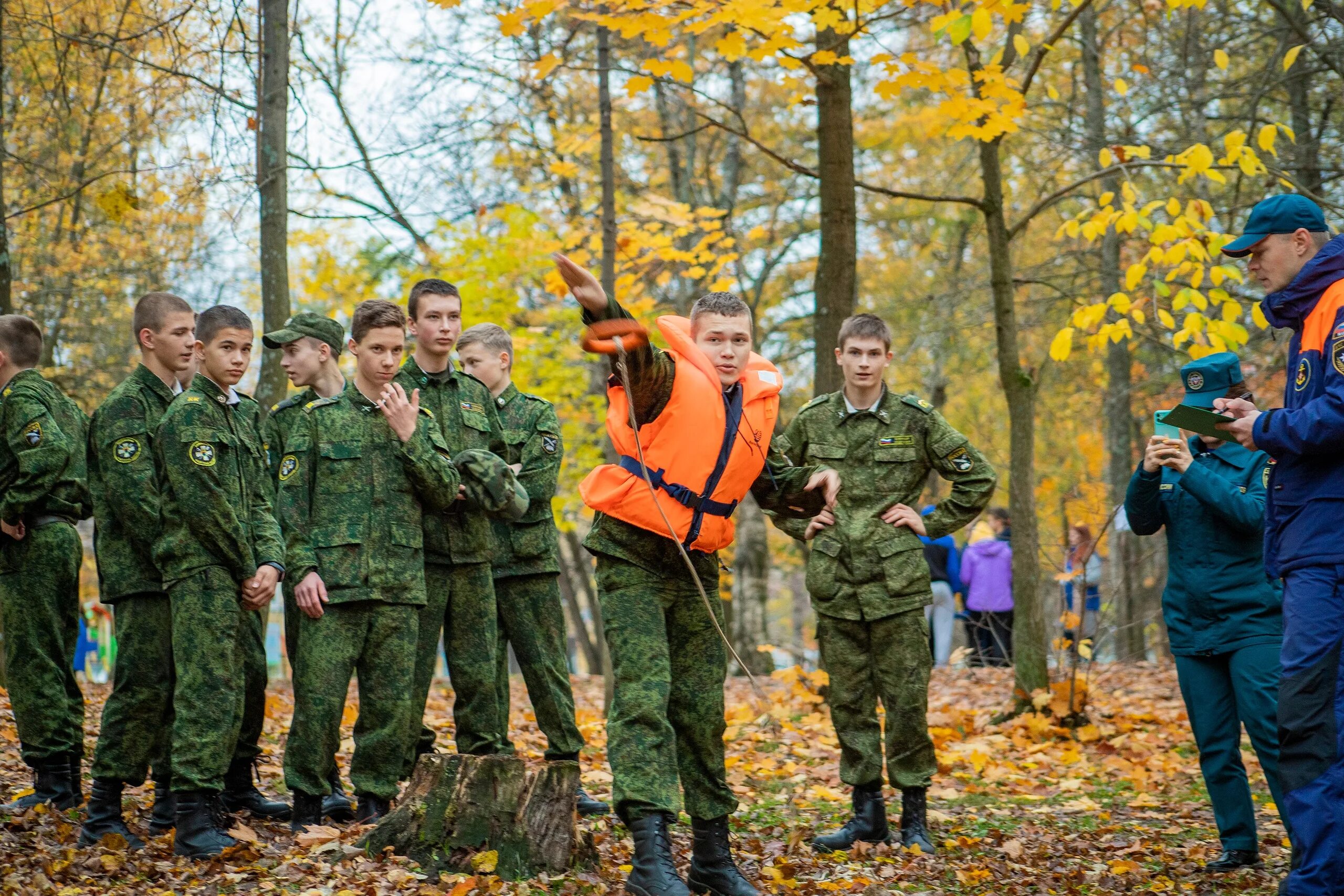военно-патриотический клуб. военно патриотический слет. школа 22 благовещенск. патриотический клуб для детей. школьник военный.