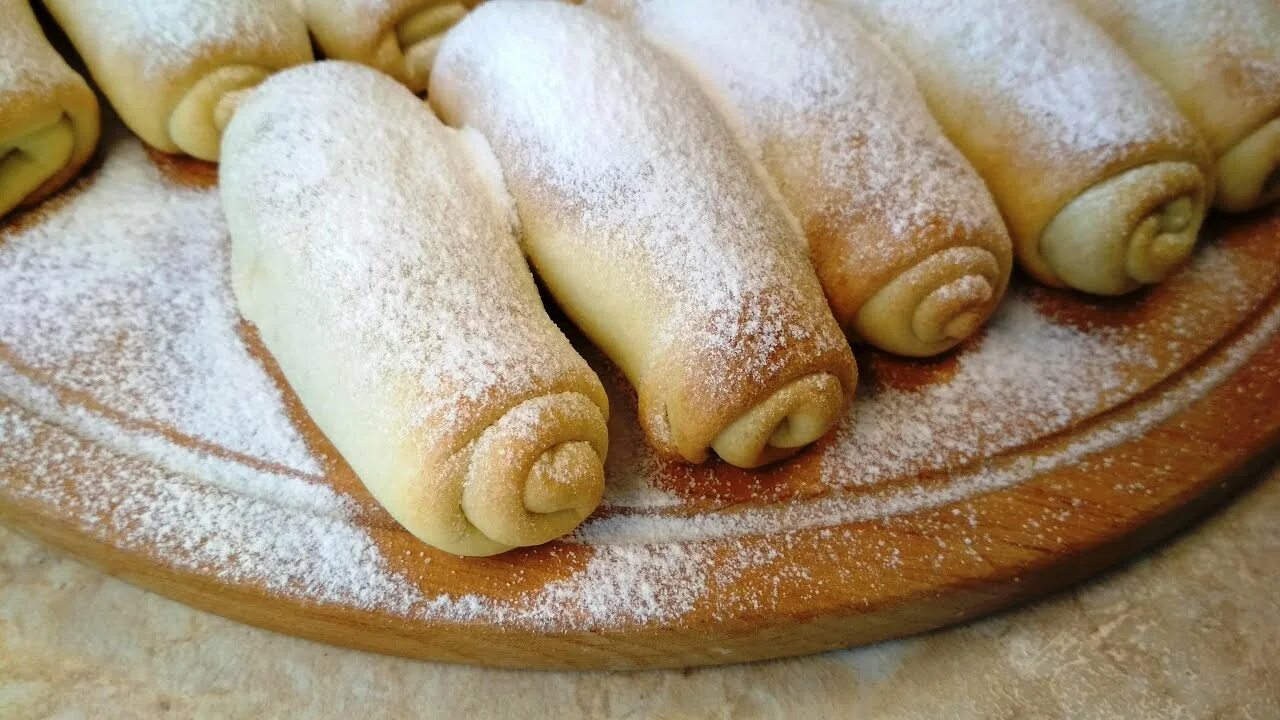 Трубочки с яблоками. Трубочки с яблоками. Вкусные трубочки сладкие. Трубочки с начинкой. Трубочки с яблоками.