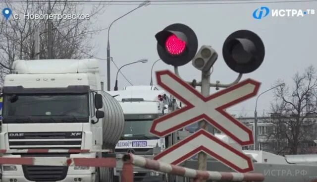 Правдинский переезд. Переезд в нововятске. Железнодорожный переезд. Сеньковский переезд великие луки. Жд переезд нерегулируемый.
