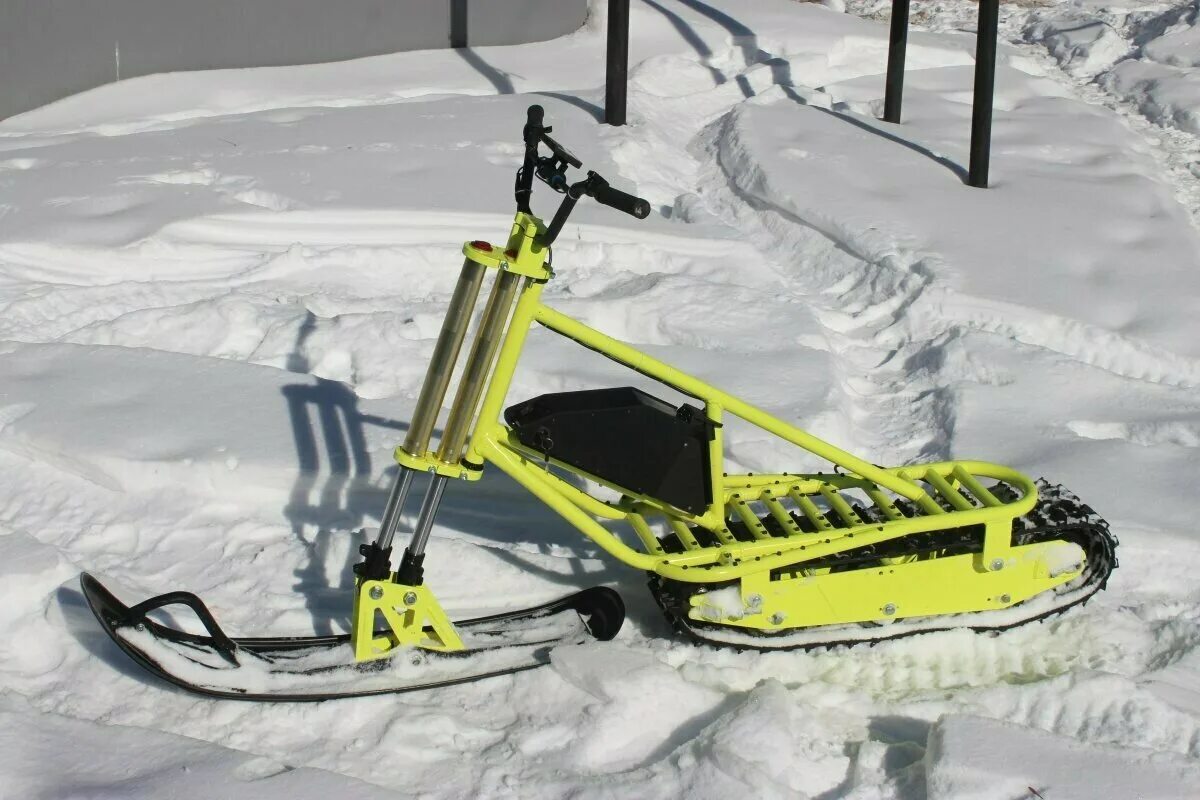 Электроcноубайк "monotrack pro-1". Мотоснегокат русак. Снегокат гусеничный. Драгстер мотоснегокат. Снегокат гусеничный.