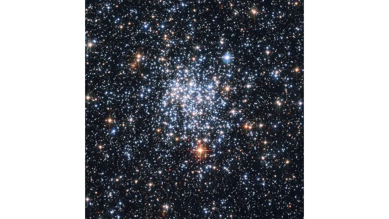 Рассеянные и шаровые звездные скопления. Рассеянное Звёздное скопление NGC 265. NGC 265 рассеянное Звёздное скопление в Малом Магеллановом облаке. Рассеянное и шаровое звездное скопление.