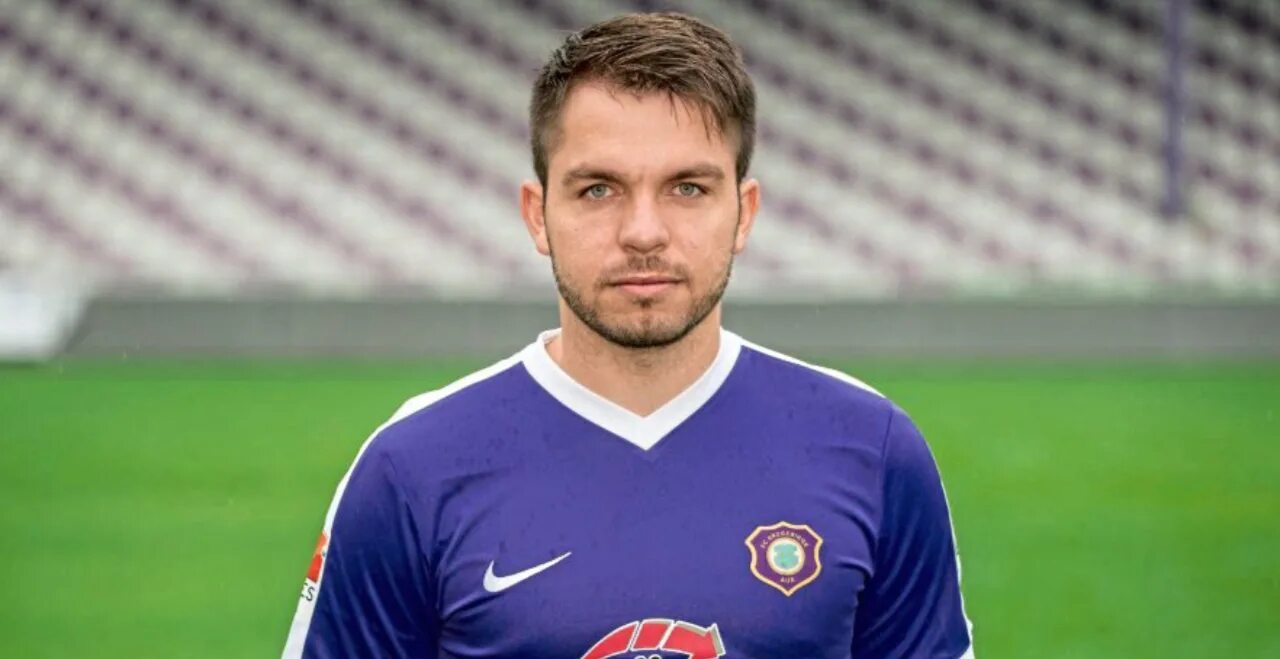 Команда индиана пэйсерс. Неординарный игрок. Неординарный игрок. Xavi lewandowski. Маазу цска.