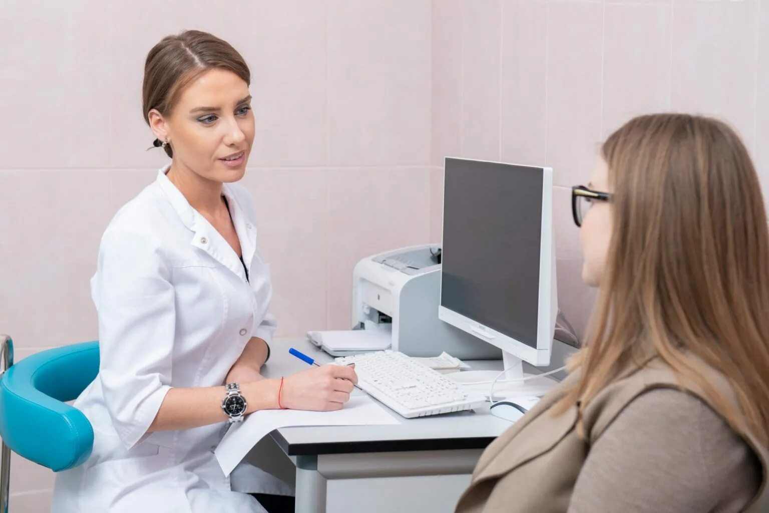 Медсестра в гинекологии. Связаться гинекологом. Клиника заботкин щелково. Консультация гинеколога. Наблюдение у гинеколога.