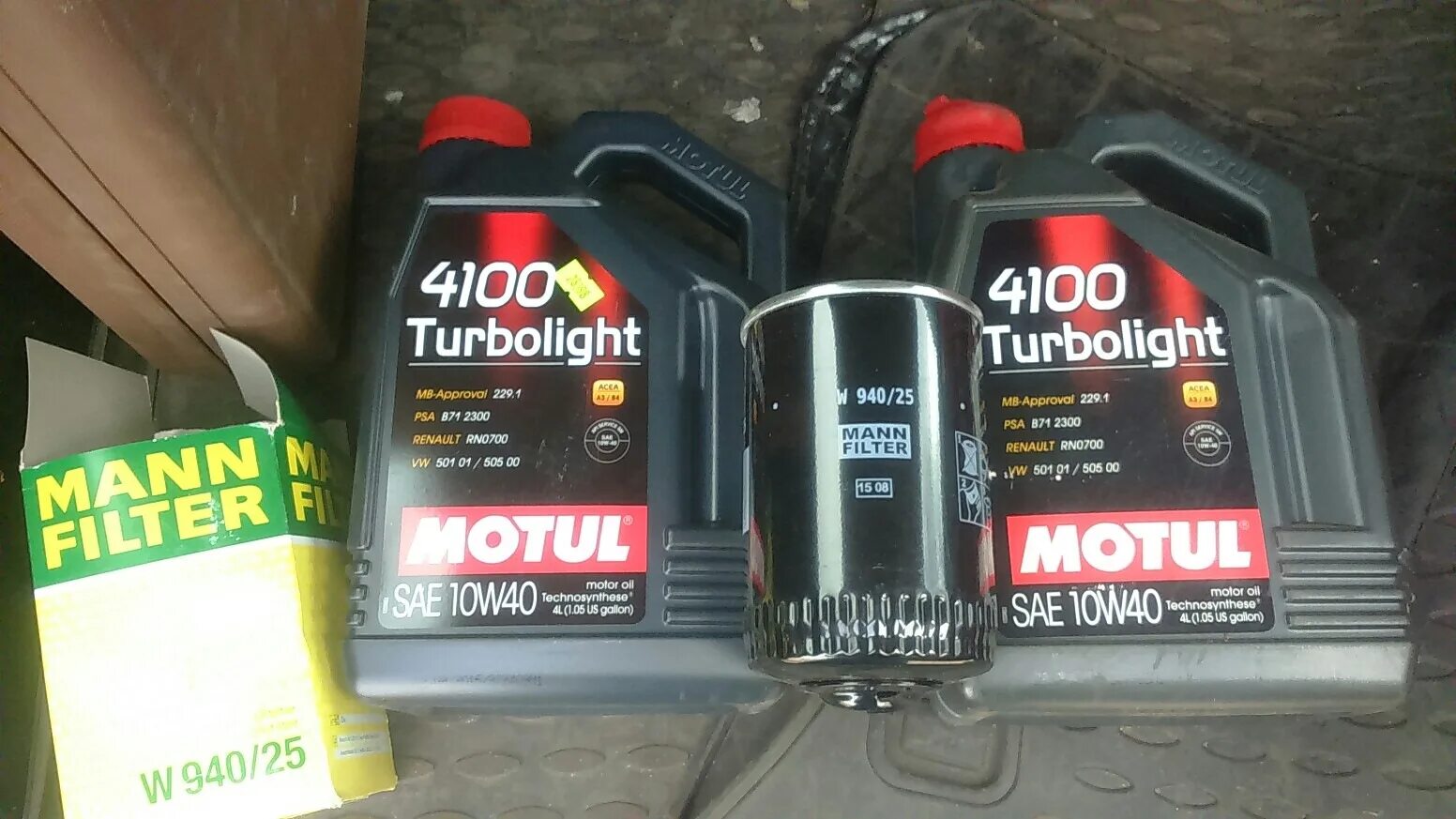 Патриот масло бензин. Motul 4100 Turbolight 10w40. Motul 10w40 Turbolight оригинал и поделка. Рекомендуемые масла для УАЗ Патриот. Масло Patriot 2t.