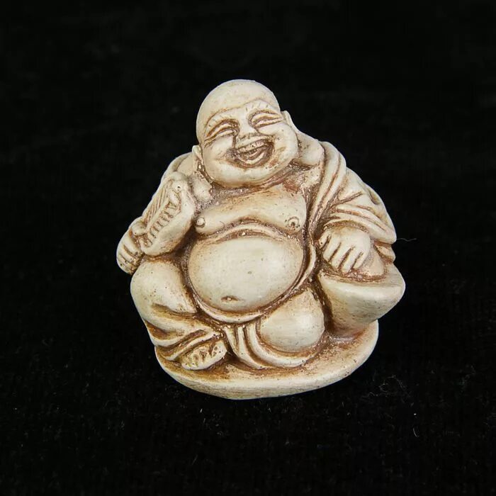 нэцкэ хотей. нэцкэ бога хотей. китай нэцкэ. нэцке полистоун под бронзу "хотей с чашей монет на монетах". статуэтки нэцкэ хотей.