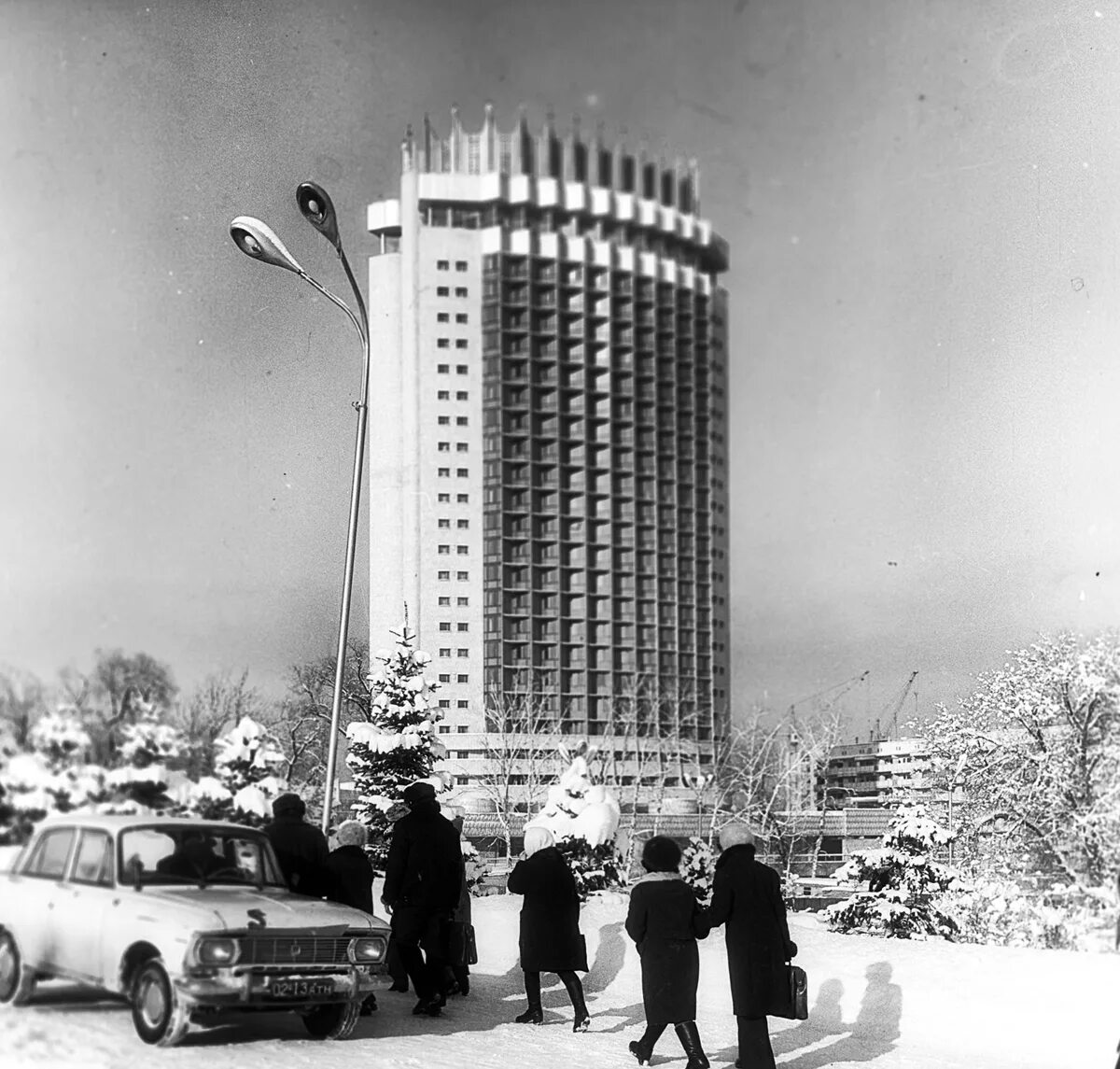 Алма Ата 1990-е. Алма-Ата гостиница Казахстан. Гостиница Казахстан Алматы СССР. Гостиница Алма Ата в СССР. Советский астана