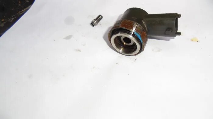 Устройство форсунки common rail bosch туксон 2008. Забитые форсунки. Топливный форсунка стучит. Форсунка на двигатель 1 м зет. Форсунки текут.