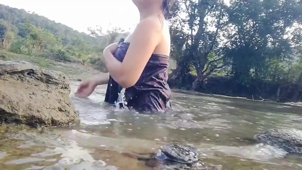 Ngintip cewek pipis. Ngintip cewek pipis