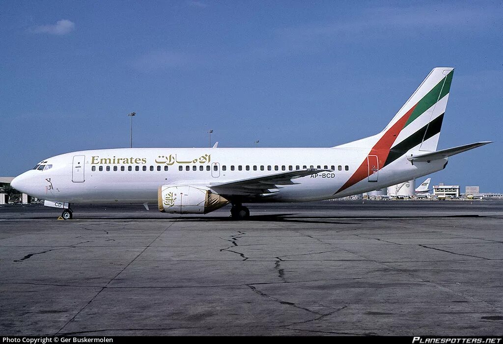 Боинг 737 Эмирейтс. Boeing 737-300 Emirates. Боинг 737-800 Emirates. Самолет Эмирейтс Боинг 737