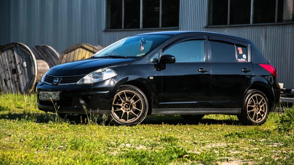 Литые диски тиида. Nissan tiida диски r17. nissan tiida на 17 дисках. ниссан тиида на 17 колесах. тиида с11 на 17 дисках amg.