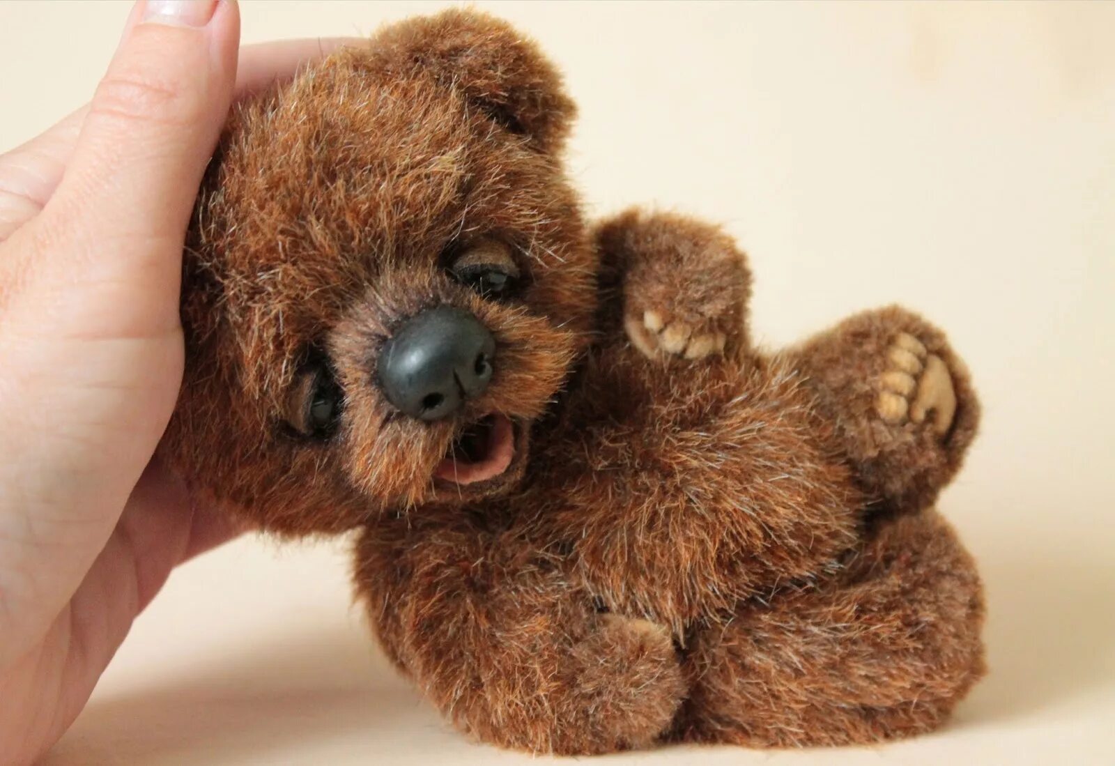 Набор для валяния мишка теди с сердечкм. Мишка тедди картина из шерсти. Шерсть тедди. Собака с плюшевой шерстью. Медвежонок тедди из фетра.