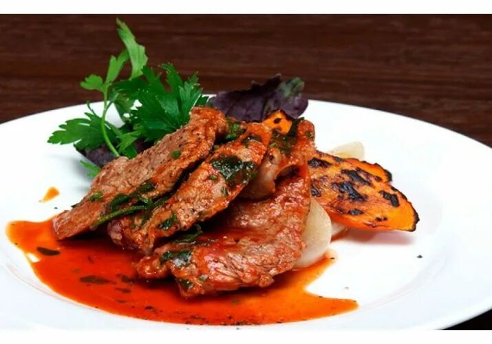 Жареное мясо кусочками. Говядина в остром соусе. Блюдо из мяса жаренное порционными кусками. Стейк рибай мраморная говядина. Ассортимент мясных блюд.