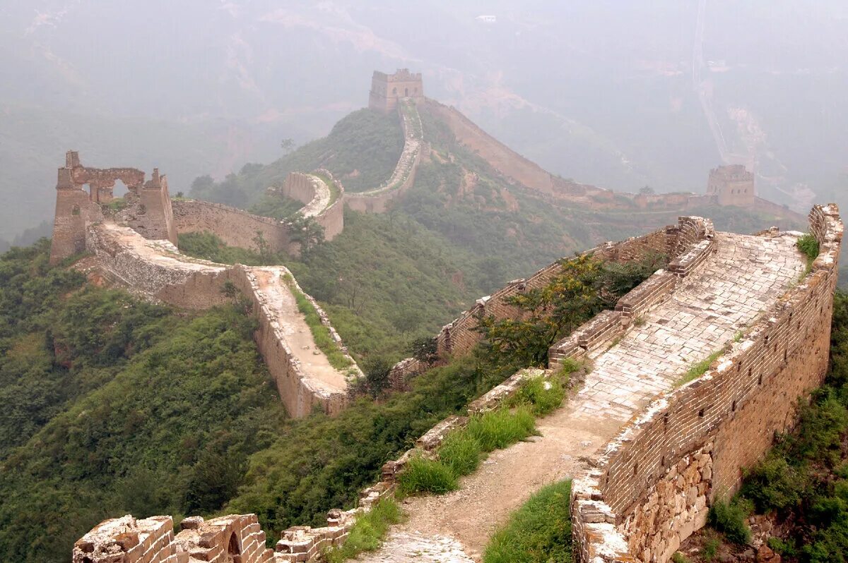 Сколько лет великий стене. Великая китайская стена Цинь Шихуанди. Великая китайская стена цинхай. Великая китайская стена Хубэй. Великая китайская стена в эпоху Цинь.