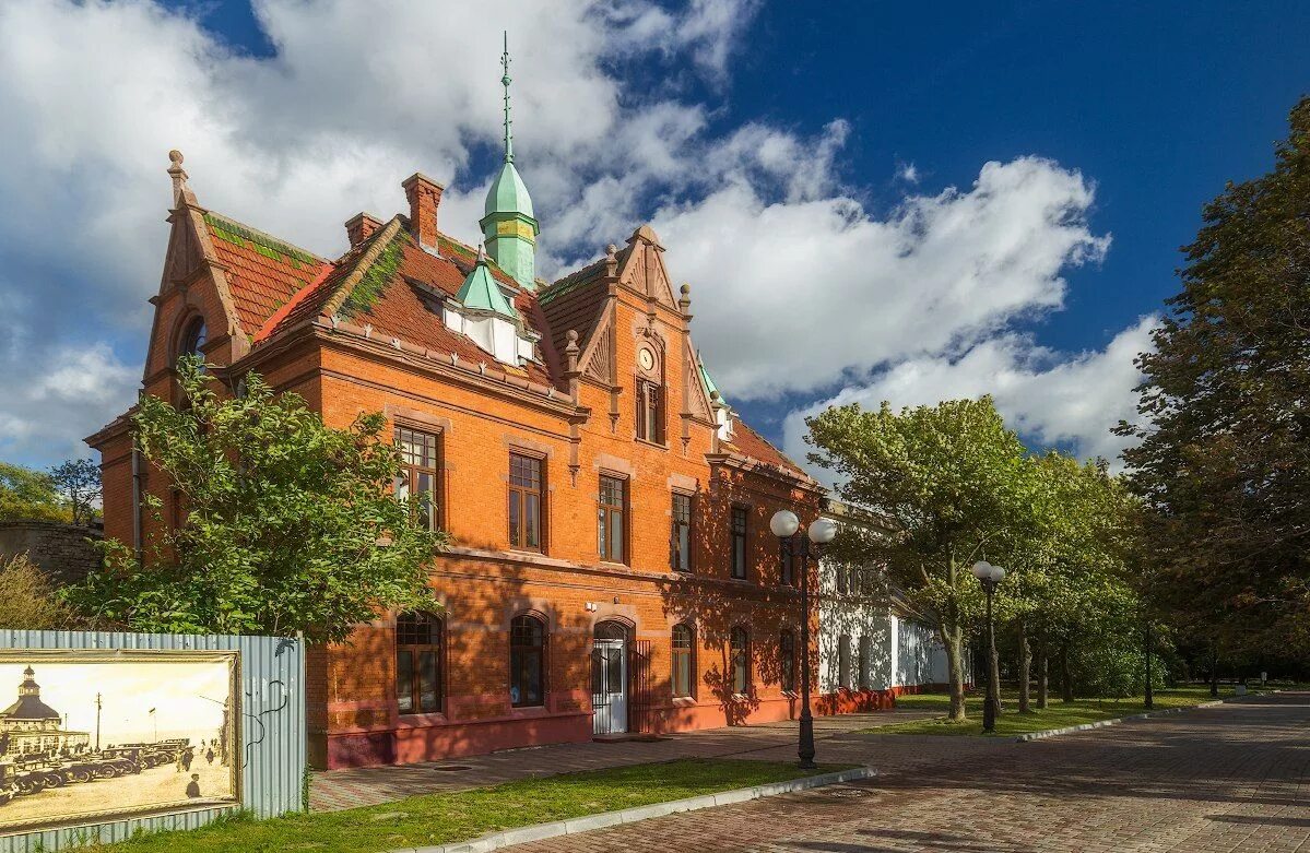 вода в дом калининград. пейзаж с архитектурой.