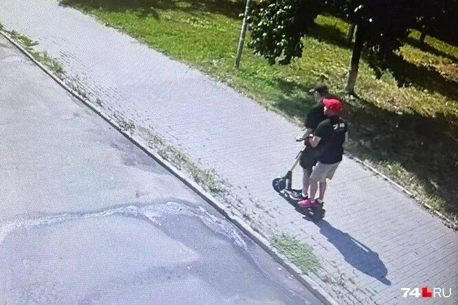 Красотка случайно сбила мужика, который потребовал компенсацию в виде секса
