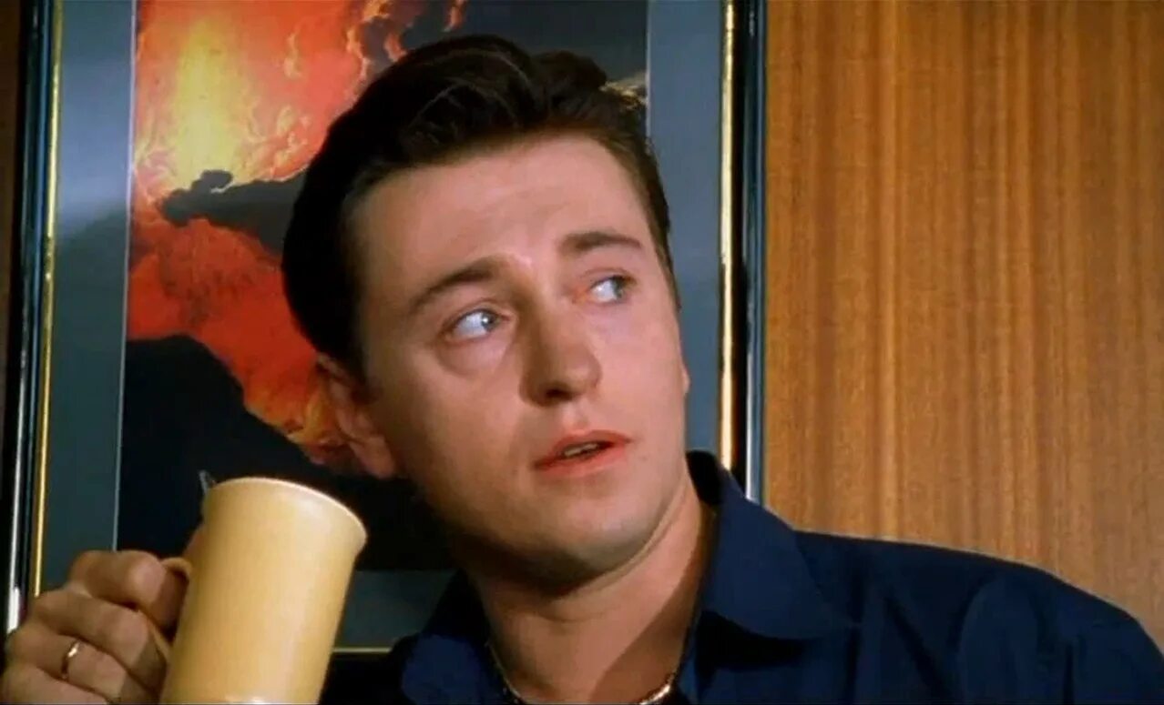 Саша белый 2022. Белый из бригады актер. Сергей безруков саша белый. Сергей безруков саша белый. Белый из бригады актер.