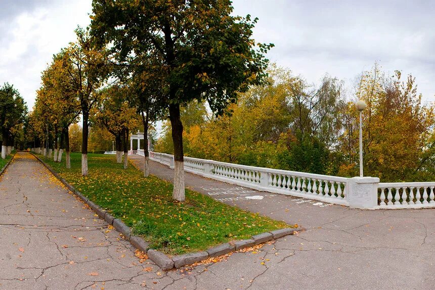 Чебоксары красивые места. Мыс любви чебоксары. Аллея героев чебоксары. Аллеи чебоксары. Аллея чемпионов чебоксары.