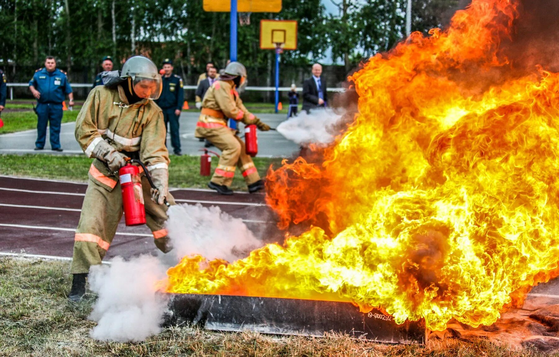 Пожарной охраны занятие. Пожарная охрана. Пожарная охрана МЧС. Фото пожарных. Пожарный в огне.