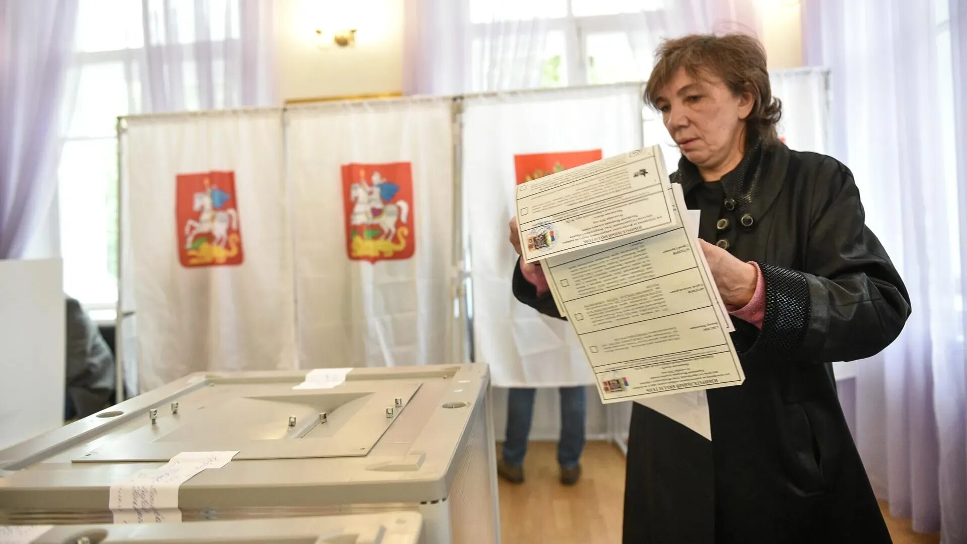 Выборы председателя общественного. Журналисты на выборах. мособлизбирком. надеждин выборы.