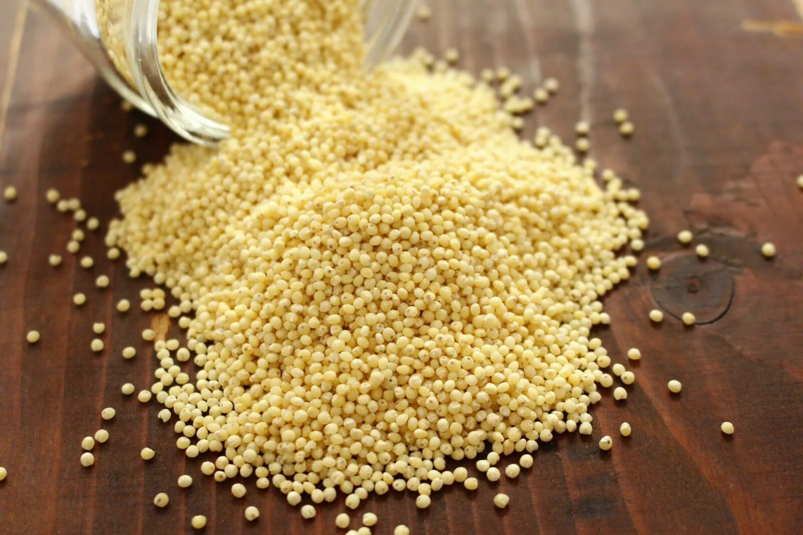 Пшено от камней. Millet крупа. пшено дранец. просяная крупа. пшенная крупа.