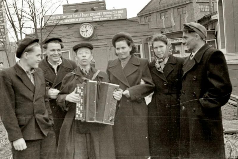 Первая о четвертая е. Александровск СССР. Ретро фото Александровск Сахалинский. 1 Мая ретро. Первомай сегодня история праздника.