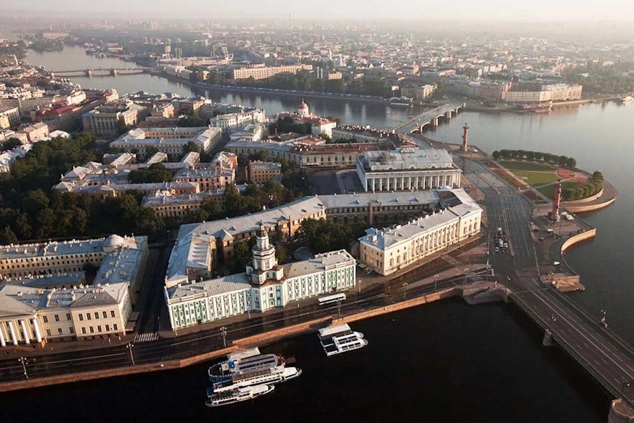 Васильевский остров санкт петербург. Стрелка Васильевского острова Санкт-Петербург. Васильевский остров Санкт-Петербург Кунсткамера. Стрелка Васильевского острова Санкт-Петербург Кунсткамера. Нева стрелка Васильевского острова.