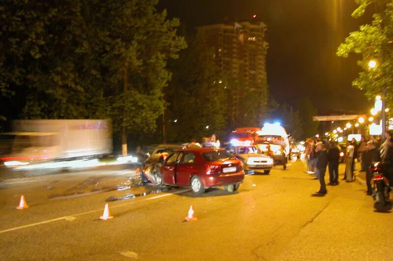 авария на можайском шоссе 7 августа 2020. дтп на можайском шоссе. что происходит на можайском шоссе сейчас. дтп на можайке. авария на можайском шоссе 7 августа 2020.