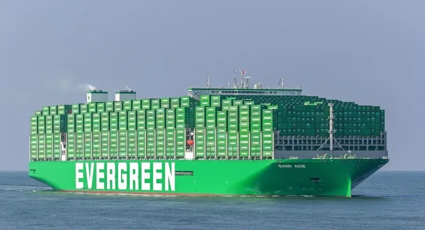 Королевская яхта даннеброг. Antares experience судно разбитое. Судно "катерина великая". Ship next. Катер пляжный.