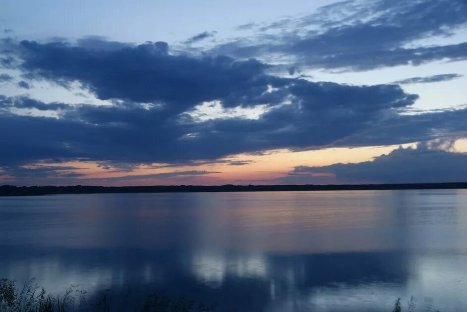 Озеро ильмень. Берег озера ильмень. Озеро ильмень великий новгород. Великий новгород оз ильмень. Озеро ильмень новгородская.