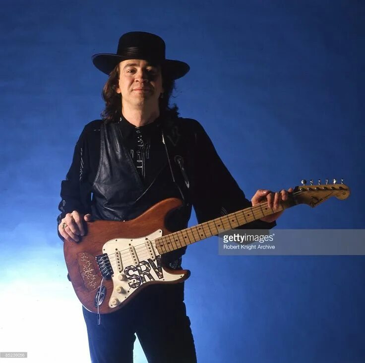 Stevie ray vaughan с гитарой. Стиви рей вон. Zucchero stevie ray vaughan mama. Стив рей воган. Stevie ray vaughan.