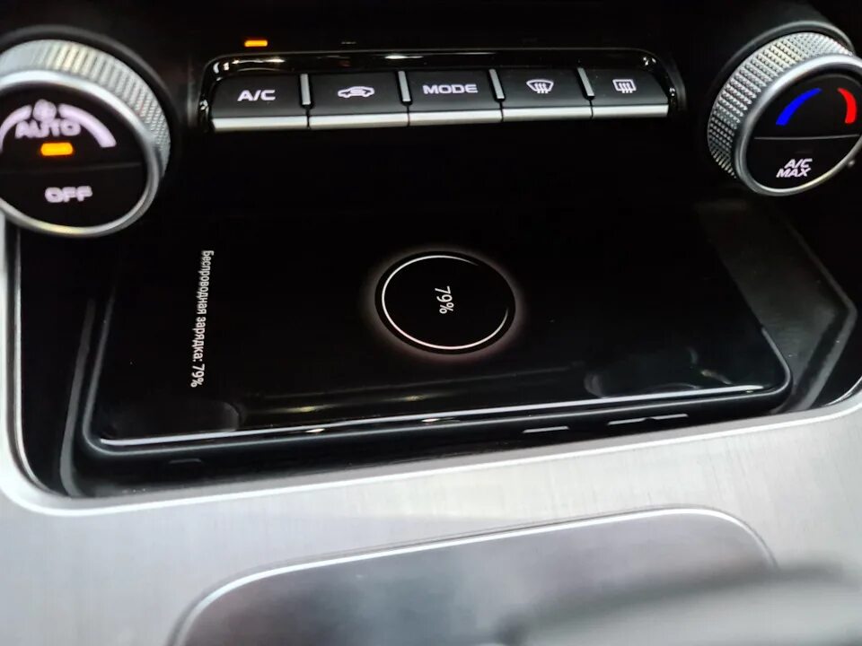 Джили кулрей печка. Geely coolray климат. Беспроводная зарядка geely coolray. Масляный фильтр джили мк 1. Разъём obd2 geely atlas.