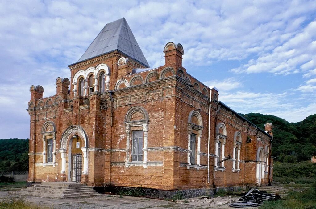 Поселок раздольное. Поселок Раздольное Приморский край. Монастырь Раздольное Приморский край. Казанский женский монастырь Раздольное Приморский край. Казанский храм Раздольное Приморский край.