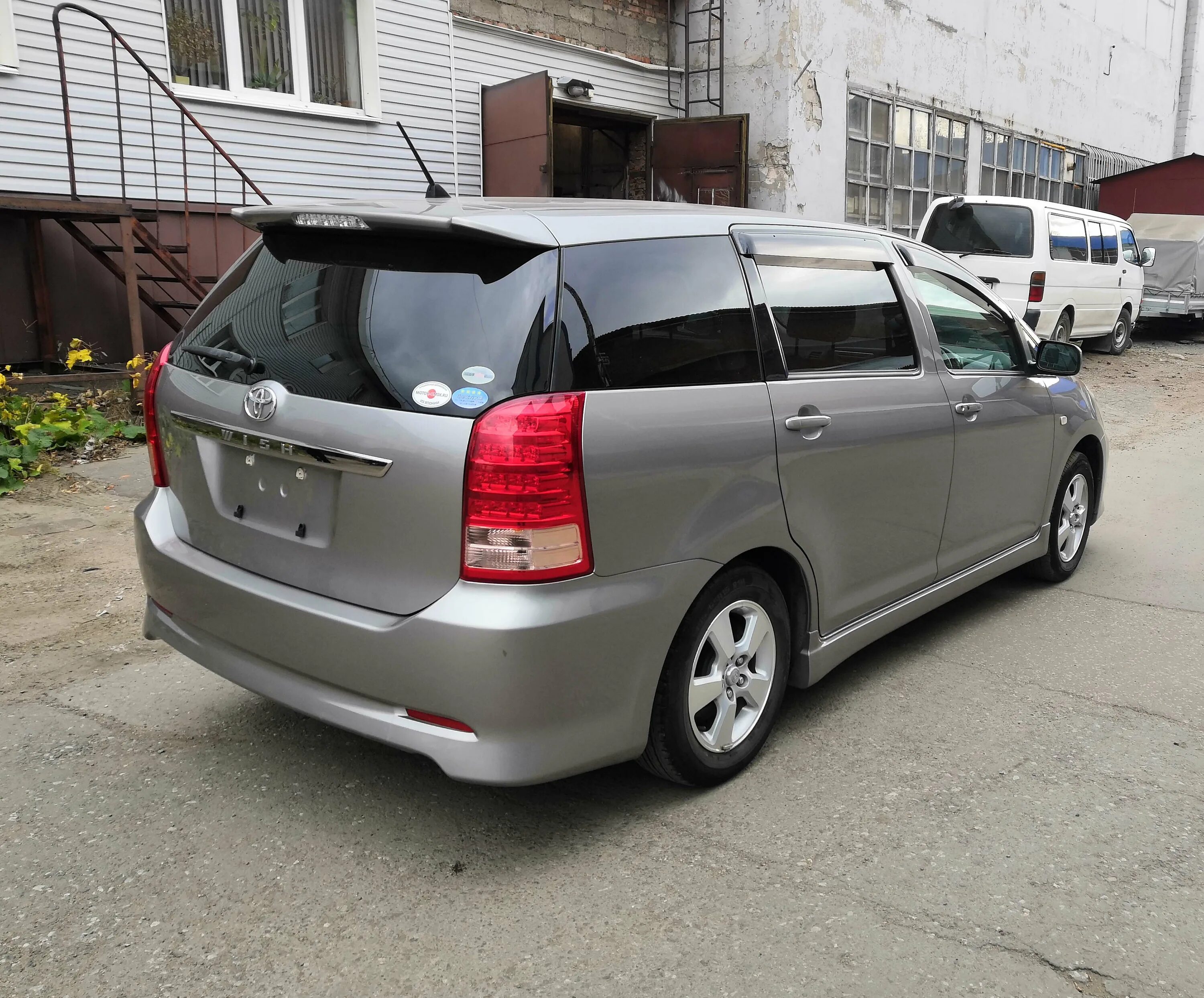 Купить виш новосибирск. Toyota Wish 2008. Тойота Виш универсал 2005. Тойота Виш 2008г. Toyota Wish 2008 красная.