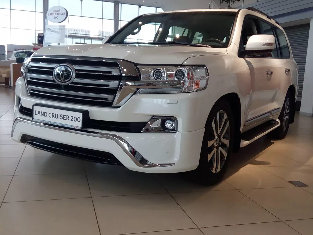 Тойота ленд крузер 200 2016 серый. Тайота ленд крузер 200 рест. Toyota land cruiser 2017 белый. Крузер 200 рестайлинг 2016. Тойота ленд крузер 200 2016 года.